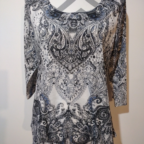 World Unity short sleeved top large - Picture 2 of 2